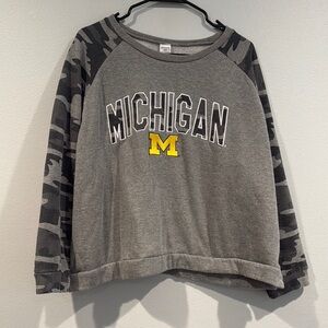 Sideline Apparel Michigan UofM Long Sleeve Crew Neck Camo Sweatshirt - Size 1XL